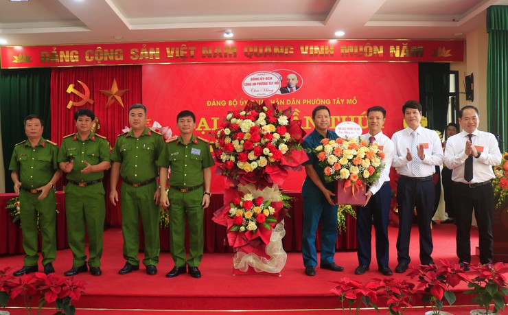 ĐẢNG BỘ UBND PHƯỜNG TÂY MỖ TỔ CHỨC THÀNH CÔNG ĐẠI HỘI LẦN THỨ NHẤT, NHIỆM KỲ 2025–2030- Ảnh 2.