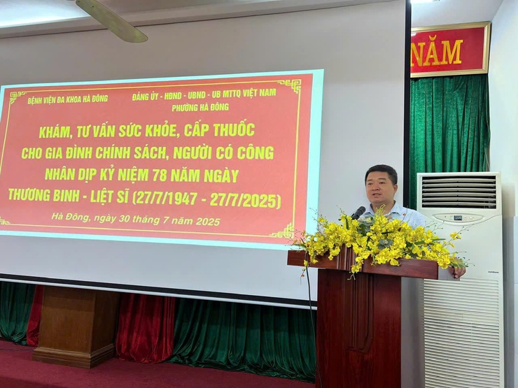 Phường Hà Đông khám sức khỏe, tặng quà đối tượng chính sách, người có công- Ảnh 1.