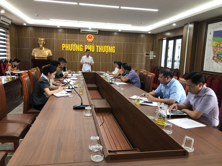 Tăng cường các biện pháp phòng chống dịch sốt xuất huyết trên địa bàn phường Phú Thượng- Ảnh 2.