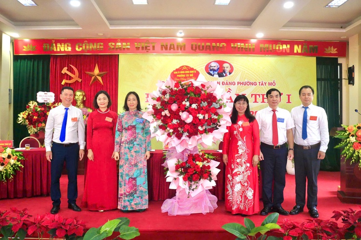 ĐẠI HỘI ĐẢNG BỘ CÁC CƠ QUAN ĐẢNG PHƯỜNG TÂY MỖ LẦN THỨ I, NHIỆM KỲ 2025 - 2030: PHÁT HUY VAI TRÒ HẠT NHÂN, TIÊN PHONG TRONG ĐỔI MỚI VÀ PHÁT TRIỂN- Ảnh 1.