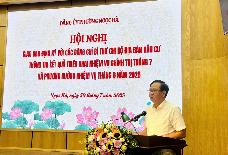 Đảng uỷ phường Ngọc Hà giao ban định kỳ với Bí thư chi bộ địa bàn dân cư tháng 7/2025- Ảnh 8.