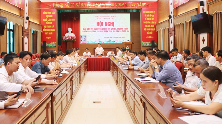 Quốc Oai tổ chức hội nghị giao ban Bí thư Chi bộ, Trưởng thôn, Trưởng ban công tác Mặt trận- Ảnh 1.