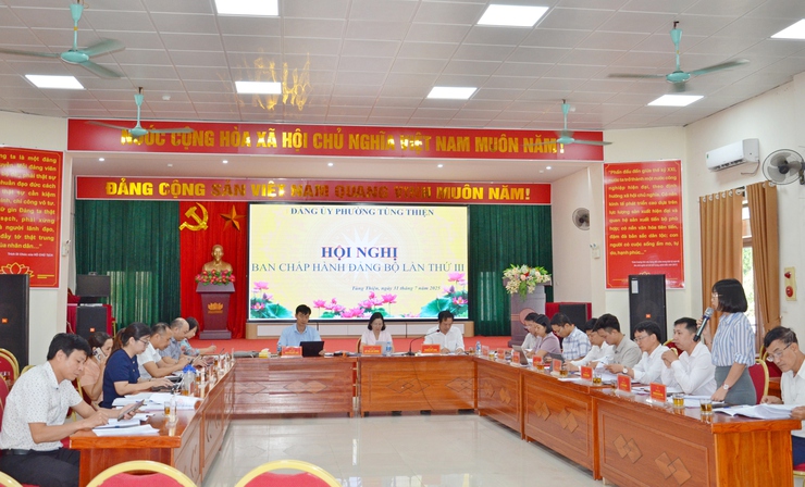 Hội nghị lần thứ ba Ban Chấp hành Đảng bộ phường Tùng Thiện khóa I, nhiệm kỳ 2025 - 2030- Ảnh 1.