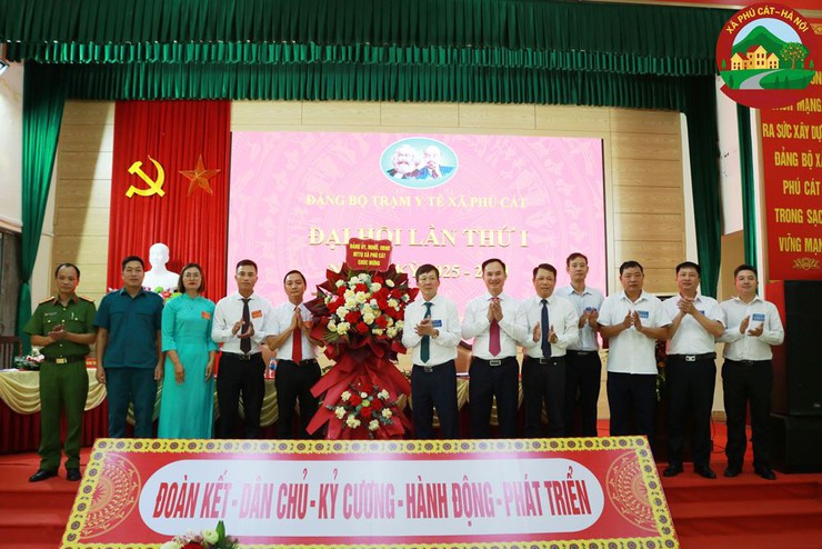 Đại hội Đảng bộ Trạm y tế xã Phú Cát lần thứ nhất, nhiệm kỳ 2025 - 2030- Ảnh 2.