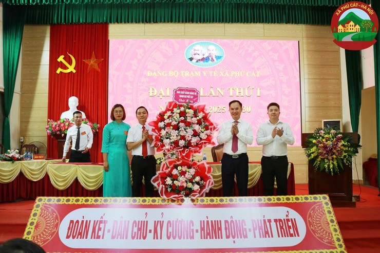 Đại hội Đảng bộ Trạm y tế xã Phú Cát lần thứ nhất, nhiệm kỳ 2025 - 2030- Ảnh 3.