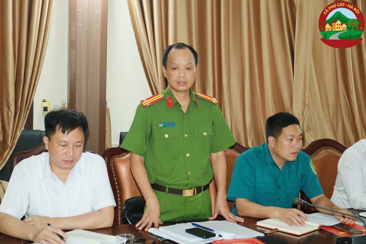 Ban chấp hành Đảng ủy xã Phú Cát họp lần thứ 5- Ảnh 5.
