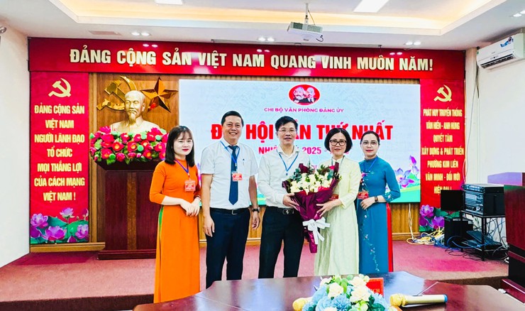 ĐẠI HỘI CÁC CHI BỘ TRỰC THUỘC ĐẢNG BỘ CÁC CƠ QUAN ĐẢNG, CÁC CHI BỘ TRỰC THUỘC ĐẢNG BỘ ỦY BAN NHÂN DÂN PHƯỜNG KIM LIÊN- Ảnh 3.