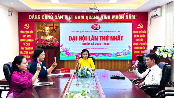 ĐẠI HỘI CÁC CHI BỘ TRỰC THUỘC ĐẢNG BỘ CÁC CƠ QUAN ĐẢNG, CÁC CHI BỘ TRỰC THUỘC ĐẢNG BỘ ỦY BAN NHÂN DÂN PHƯỜNG KIM LIÊN- Ảnh 2.