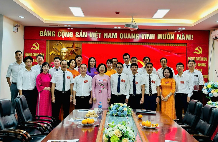ĐẠI HỘI CÁC CHI BỘ TRỰC THUỘC ĐẢNG BỘ CÁC CƠ QUAN ĐẢNG, CÁC CHI BỘ TRỰC THUỘC ĐẢNG BỘ ỦY BAN NHÂN DÂN PHƯỜNG KIM LIÊN- Ảnh 11.