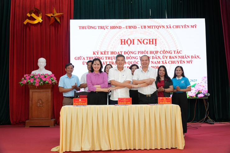 Thường trực HĐND – UBND – UB MTTQ xã Chuyên Mỹ ký kết hoạt động phối hợp công tác giai đoạn 2025-2030- Ảnh 3.
