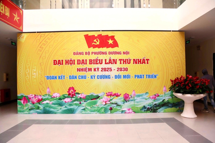 Chùm ảnh phường Dương Nội rộn ràng cờ hoa chào mừng Đại hội Đại biểu Đảng bộ phường lần thứ I, nhiệm kỳ 2025–2030- Ảnh 5.