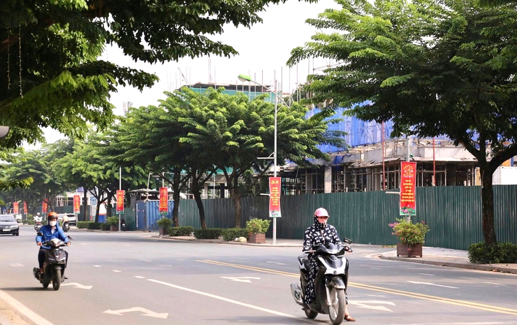 Chùm ảnh phường Dương Nội rộn ràng cờ hoa chào mừng Đại hội Đại biểu Đảng bộ phường lần thứ I, nhiệm kỳ 2025–2030- Ảnh 11.
