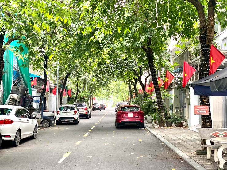 Chùm ảnh phường Dương Nội rộn ràng cờ hoa chào mừng Đại hội Đại biểu Đảng bộ phường lần thứ I, nhiệm kỳ 2025–2030- Ảnh 17.
