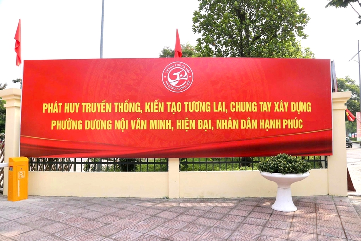 Chùm ảnh phường Dương Nội rộn ràng cờ hoa chào mừng Đại hội Đại biểu Đảng bộ phường lần thứ I, nhiệm kỳ 2025–2030- Ảnh 7.