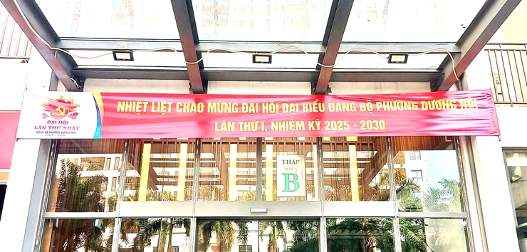 Chùm ảnh phường Dương Nội rộn ràng cờ hoa chào mừng Đại hội Đại biểu Đảng bộ phường lần thứ I, nhiệm kỳ 2025–2030- Ảnh 16.