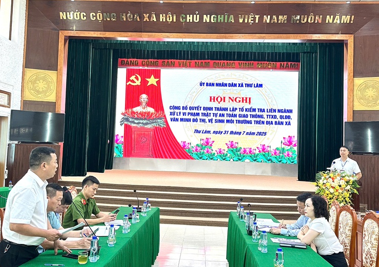 UBND xã Thư Lâm tổ chức Hội nghị công bố Quyết định thành lập Tổ kiểm tra liên ngành xử lý vi phạm trật tự an toàn giao thông, trật tự xây dựng, quản lý đất đai, văn minh đô thị, vệ sinh môi trường- Ảnh 2.