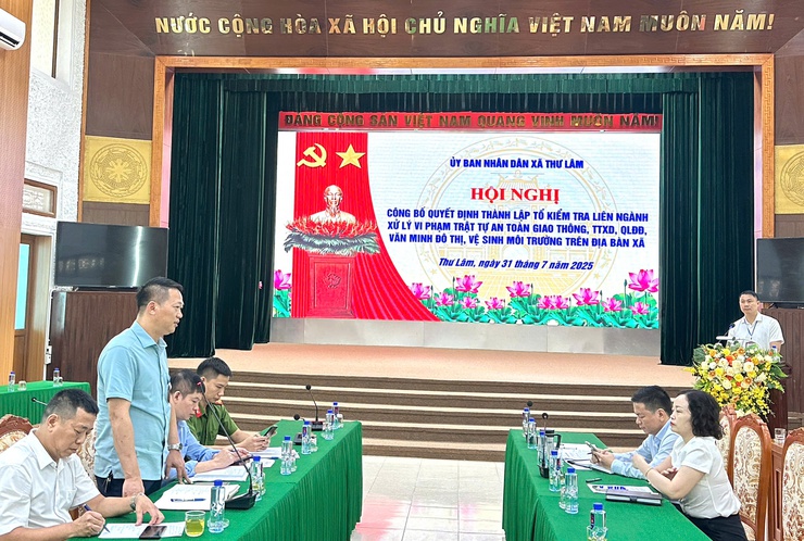 UBND xã Thư Lâm tổ chức Hội nghị công bố Quyết định thành lập Tổ kiểm tra liên ngành xử lý vi phạm trật tự an toàn giao thông, trật tự xây dựng, quản lý đất đai, văn minh đô thị, vệ sinh môi trường- Ảnh 1.