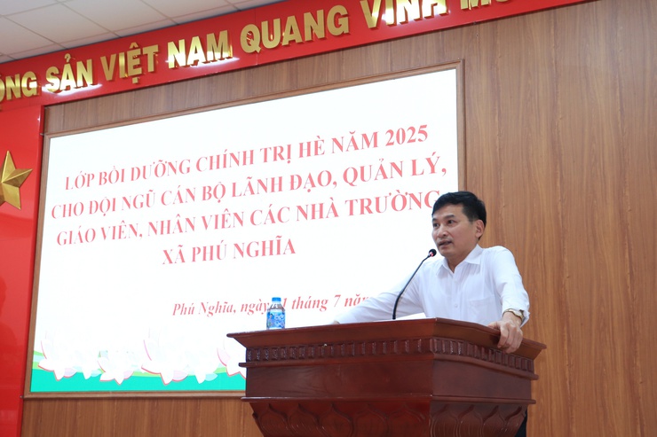 Phú Nghĩa tổ chức Lớp bồi dưỡng chính trị hè năm 2025 cho đội ngũ, cán bộ lãnh đạo quản lý, giáo viên, nhân viên trường học- Ảnh 5.