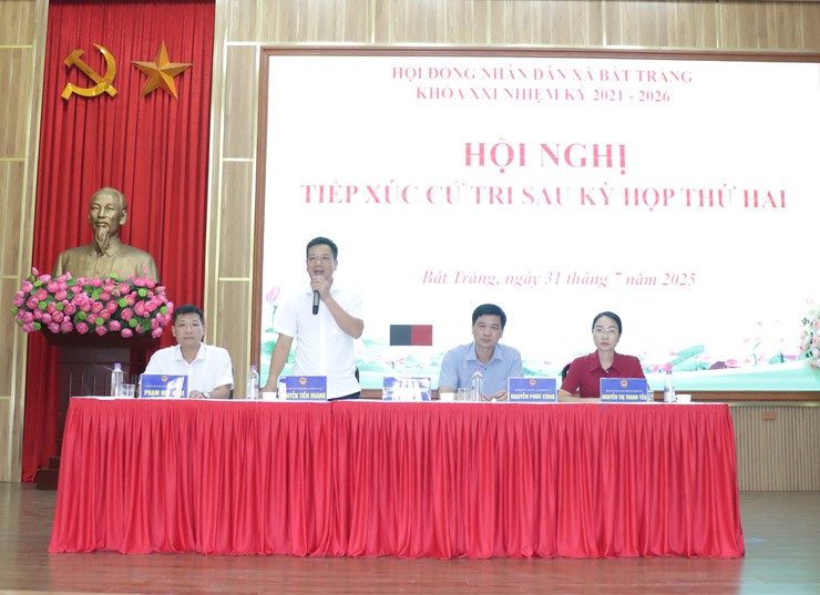 Đại biểu Hội đồng nhân dân xã Bát Tràng khóa XXI, nhiệm kỳ 2021-2026 tiếp xúc cử tri sau Kỳ họp thứ hai- Ảnh 1.