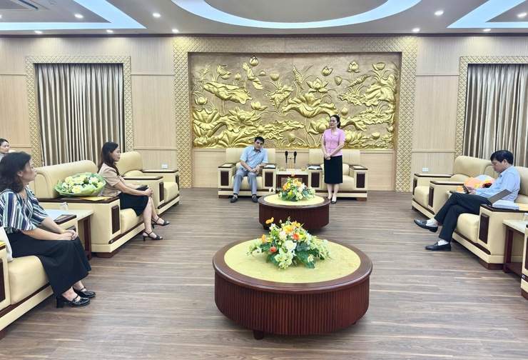 UBND xã trao Quyết định công tác cán bộ- Ảnh 1. UBND xã trao Quyết định công tác cán bộ- Ảnh 1.
