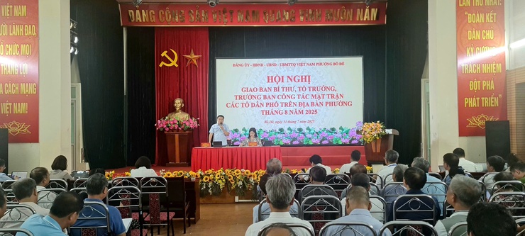 Giao ban các Chi, Đảng bộ cơ sở tháng 8 năm 2025.- Ảnh 5.