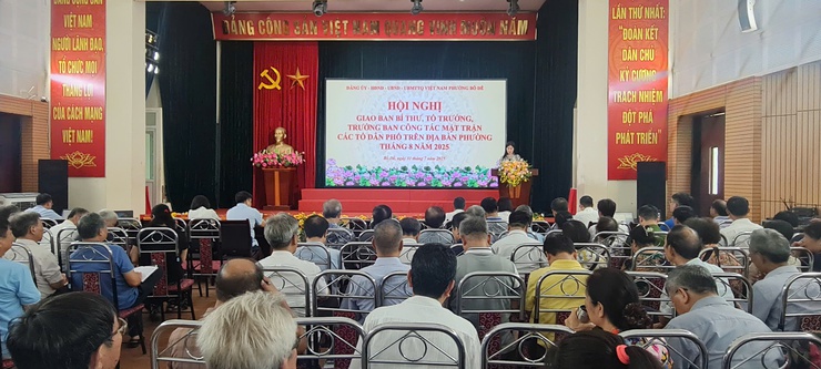 Giao ban các Chi, Đảng bộ cơ sở tháng 8 năm 2025.- Ảnh 1.