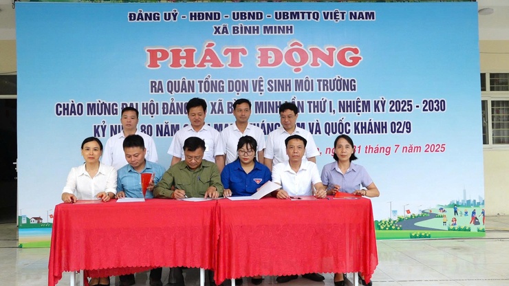 Bình Minh tổ chức phát động ra quân tổng vệ sinh môi trường  góp phần tạo cảnh quan môi trường “ Sáng- xanh- sạch- đẹp”- Ảnh 4.