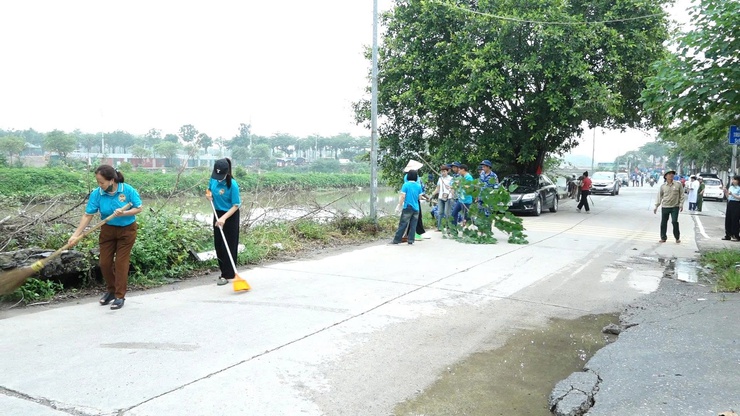 Bình Minh tổ chức phát động ra quân tổng vệ sinh môi trường  góp phần tạo cảnh quan môi trường “ Sáng- xanh- sạch- đẹp”- Ảnh 8.