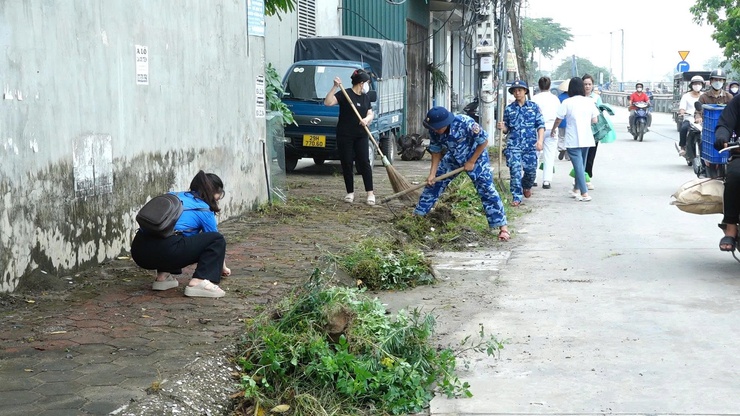 Bình Minh tổ chức phát động ra quân tổng vệ sinh môi trường  góp phần tạo cảnh quan môi trường “ Sáng- xanh- sạch- đẹp”- Ảnh 9.