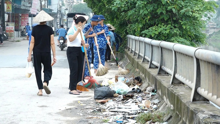Bình Minh tổ chức phát động ra quân tổng vệ sinh môi trường  góp phần tạo cảnh quan môi trường “ Sáng- xanh- sạch- đẹp”- Ảnh 10.
