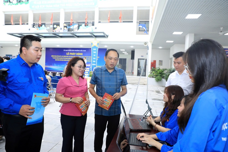 PHƯỜNG CỬA NAM PHÁT ĐỘNG CHIẾN DỊCH “45 NGÀY ĐÊM RA QUÂN” CHUYỂN ĐỔI SỐ
- Ảnh 8.