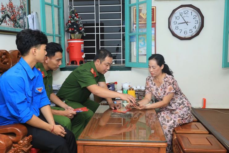 PHƯỜNG CỬA NAM PHÁT ĐỘNG CHIẾN DỊCH “45 NGÀY ĐÊM RA QUÂN” CHUYỂN ĐỔI SỐ
- Ảnh 12.