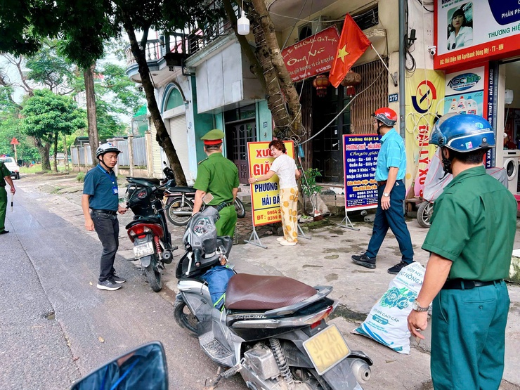Quyết liệt lập lại trật tự văn minh đô thị tại xã Nam Phù- Ảnh 1.