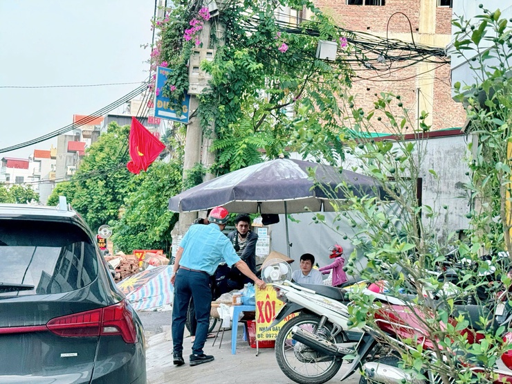 Quyết liệt lập lại trật tự văn minh đô thị tại xã Nam Phù- Ảnh 2.