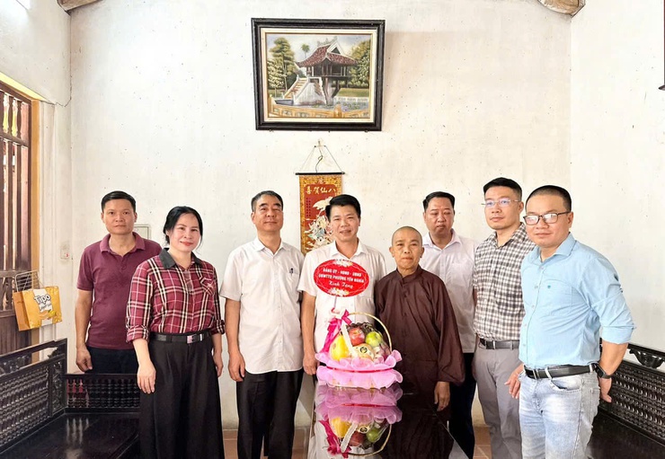 Lãnh đạo phường Yên Nghĩa thăm và chúc mừng các cơ sở tôn giáo trên địa bàn- Ảnh 3.