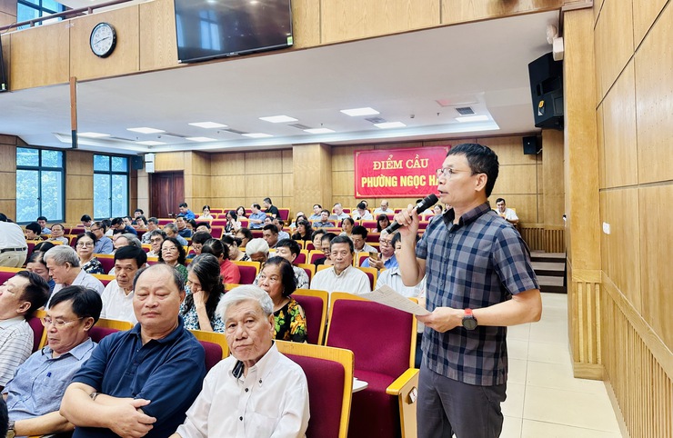 Đại biểu HĐND thành phố tiếp xúc cử tri sau kỳ họp thứ 25 tại phường Ngọc Hà- Ảnh 3.