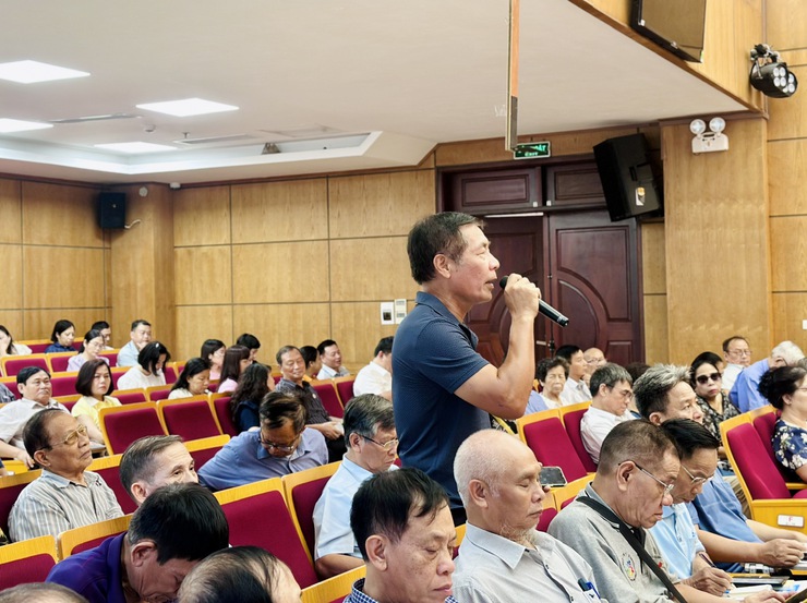 Đại biểu HĐND thành phố tiếp xúc cử tri sau kỳ họp thứ 25 tại phường Ngọc Hà- Ảnh 4.