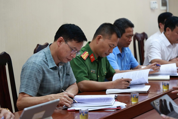 Tiểu ban Tổ chức, phục vụ Đại hội đại biểu Đảng bộ xã Ứng Thiên lần thứ I, nhiệm kỳ 2025 – 2030 nghe 03 Tổ giúp việc báo cáo công tác chuẩn bị- Ảnh 3.