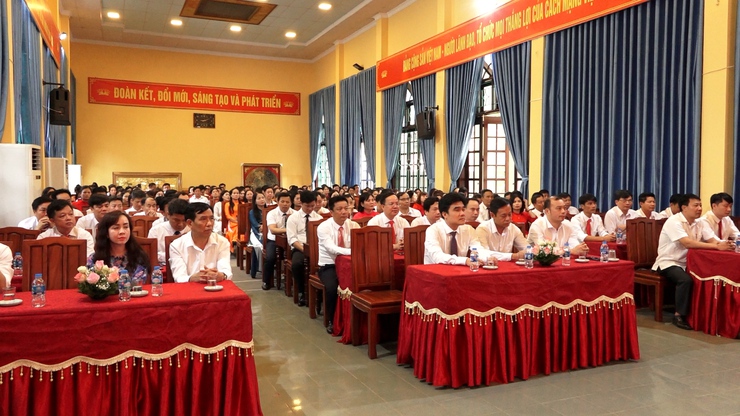 Xã Hương Sơn: Công bố Quyết định thành lập các cơ quan chuyên môn, đơn vị sự nghiệp và công tác cán bộ- Ảnh 1.
