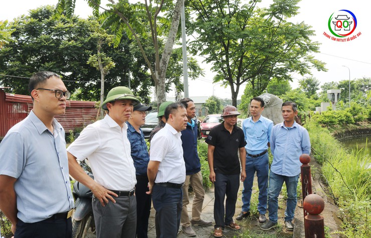 Chủ tịch UBND xã Quốc Oai Nguyễn Trung Thành kiểm tra, tháo gỡ khó khăn trong công tác GPMB phục vụ Dự án xây dựng Hạ tầng kỹ thuật khu Đất dịch vụ nhà ở Sài Sơn- Ảnh 1.