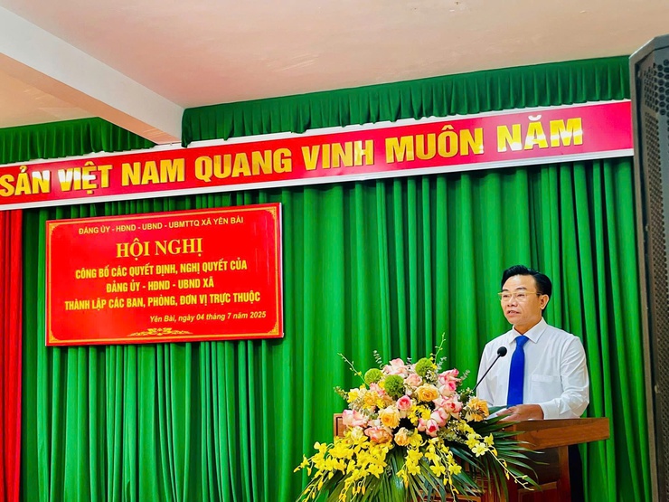 Xã Yên Bài tổ chức hội nghị công bố các quyết định thành lập các phòng ban, đơn vị trực thuộc và bổ nhiệm cán bộ.- Ảnh 1.