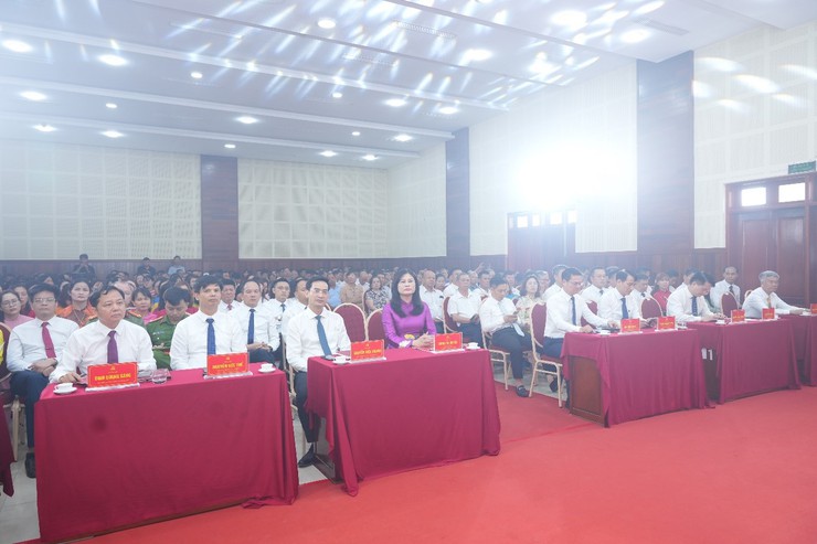 Đảng ủy - HĐND - UBND - Ủy ban MTTQ Việt Nam xã Phù Đổng tổ chức Hội nghị công bố các nghị quyết, quyết định về tổ chức bộ máy và công tác cán bộ của xã; triển khai nhiệm vụ trọng tâm 6 tháng cuối năm 2025.- Ảnh 1.