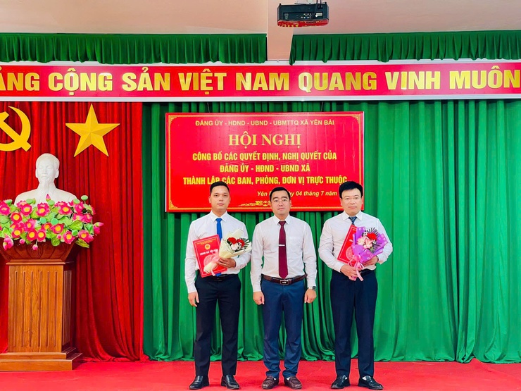 Xã Yên Bài tổ chức hội nghị công bố các quyết định thành lập các phòng ban, đơn vị trực thuộc và bổ nhiệm cán bộ.- Ảnh 9.