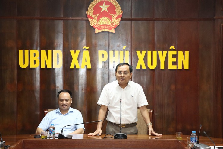 Hội nghị Công bố và trao Quyết định bổ nhiệm cán bộ Ban Chỉ huy quân sự và Trạm trưởng Trạm Y tế xã- Ảnh 4.