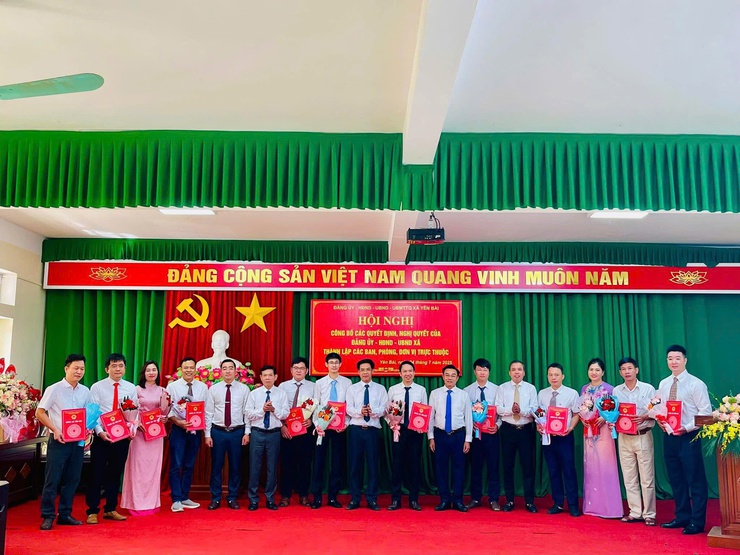 Xã Yên Bài tổ chức hội nghị công bố các quyết định thành lập các phòng ban, đơn vị trực thuộc và bổ nhiệm cán bộ.- Ảnh 12.