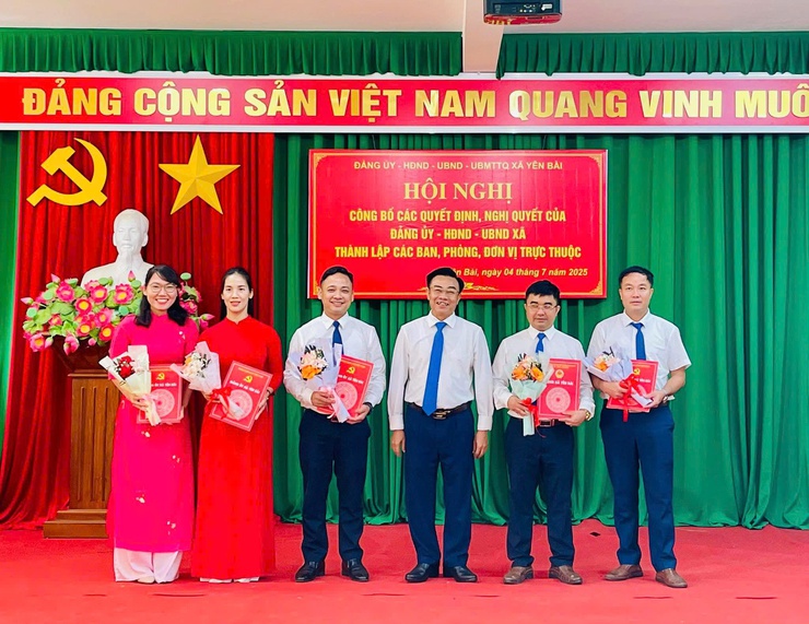 Xã Yên Bài tổ chức hội nghị công bố các quyết định thành lập các phòng ban, đơn vị trực thuộc và bổ nhiệm cán bộ.- Ảnh 14.