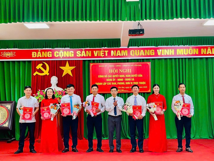 Xã Yên Bài tổ chức hội nghị công bố các quyết định thành lập các phòng ban, đơn vị trực thuộc và bổ nhiệm cán bộ.- Ảnh 16.