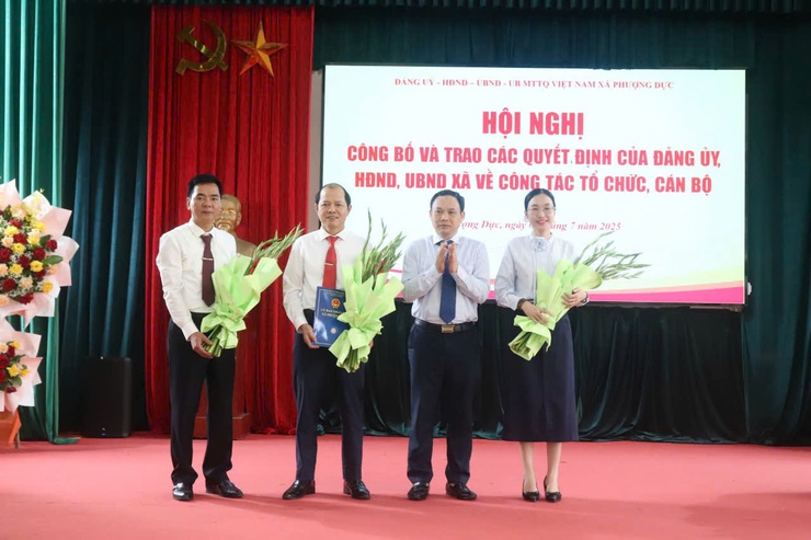 Hội nghị công bố và trao quyết định của Đảng ủy, HĐND, UBND xã về công tác tổ chức cán bộ- Ảnh 4.