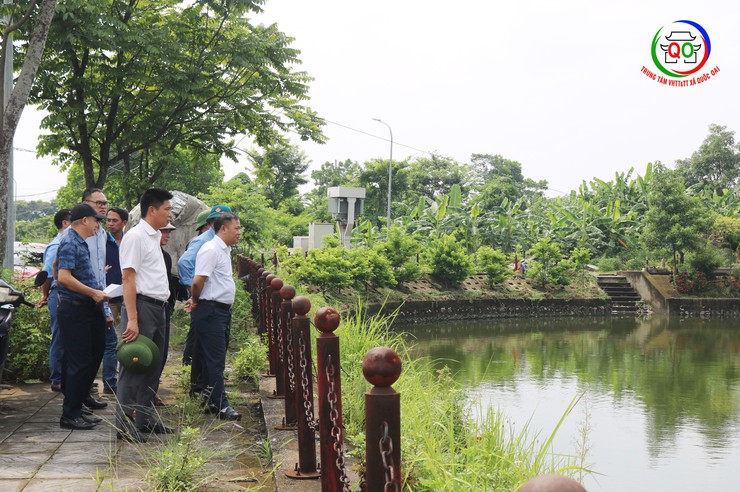 Chủ tịch UBND xã Quốc Oai Nguyễn Trung Thành kiểm tra, tháo gỡ khó khăn trong công tác GPMB phục vụ Dự án xây dựng Hạ tầng kỹ thuật khu Đất dịch vụ nhà ở Sài Sơn- Ảnh 2.