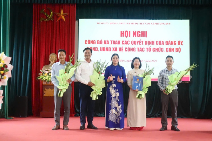Hội nghị công bố và trao quyết định của Đảng ủy, HĐND, UBND xã về công tác tổ chức cán bộ- Ảnh 5.